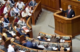 Ukraine đưa quy chế đặc biệt về Donbass vào Hiến pháp